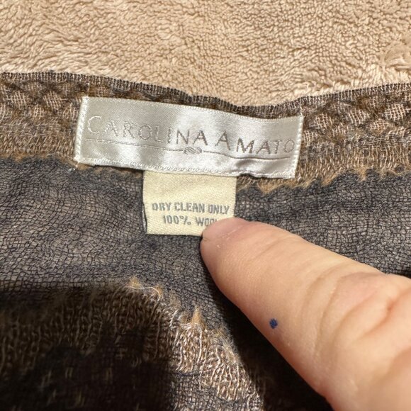 Carolina Amato scarf Gray leaves embroidered detail woman’s Wool Shawl Wrap vin - Picture 8 of 9